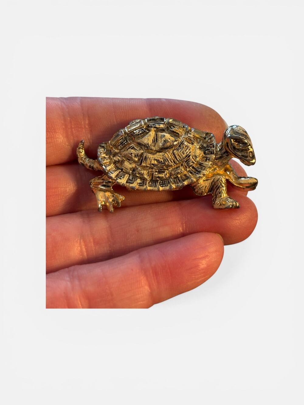 Vintage Gold Tone Turtle Brooch Pin Detailed Tortoise Figural Nature Animal Pin